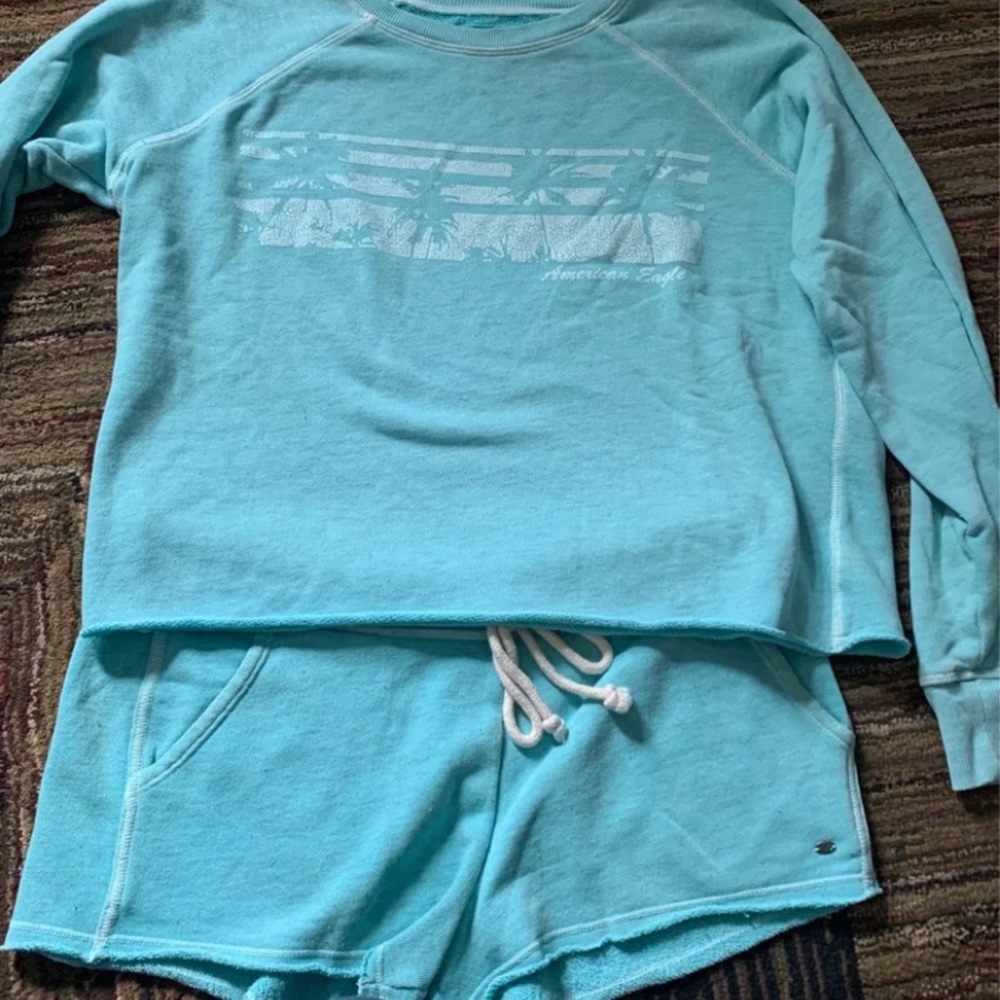 American eagle Large sweatshirt and shorts